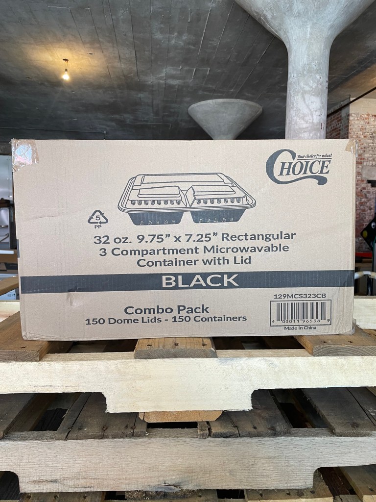 Case of 150 Choice 32 oz. Black 9 3/4" x 7 1/4" x 2" 3-Compartment Rectangular Microwavable Heavy Weight Containers with Lid